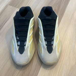 Yeezy 700 V3 Safflower- 9.5